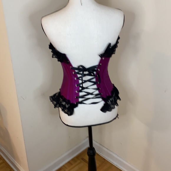 Magenta and black lace corset - Picture 6 of 7